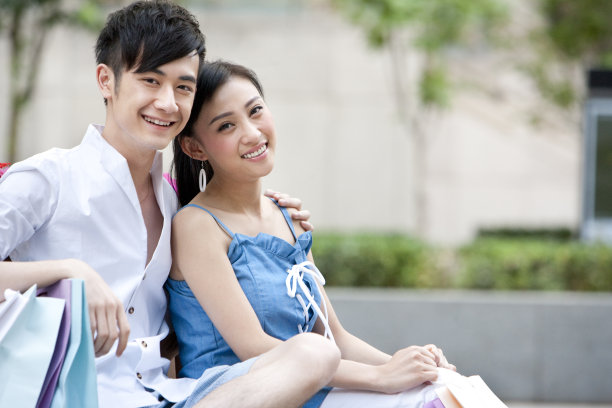 时尚青年购物图片下载