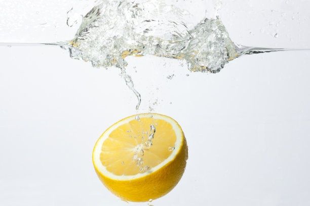 水中的橙子图片下载