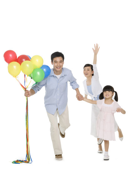 一家三口和气球图片下载