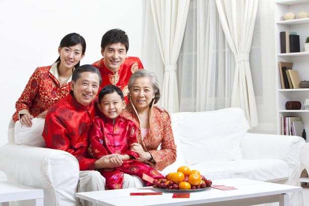 快乐家庭过春节图片下载