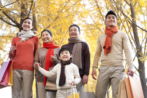 全家一起购物图片下载