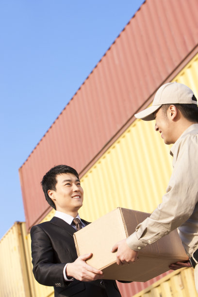 工作人员在码头图片下载