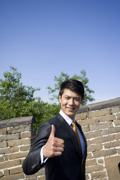 商务男士在长城图片下载