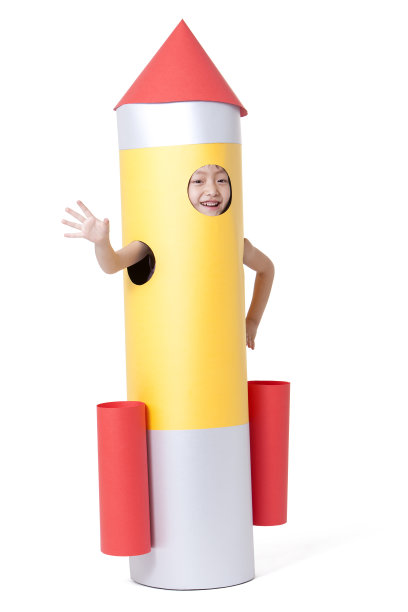 小女孩和玩具火箭图片下载