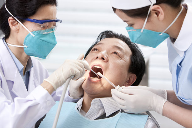 医生给病人治疗图片下载