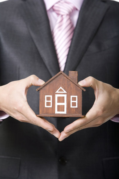 商务男士和房子模型图片下载