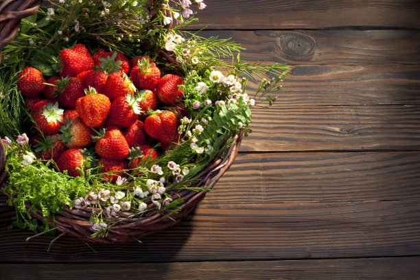 篮子里的草莓图片下载
