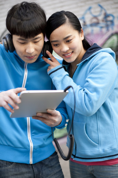 时尚青年和ipad图片下载