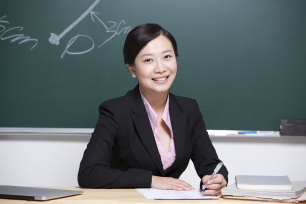 女老师批改作业图片下载