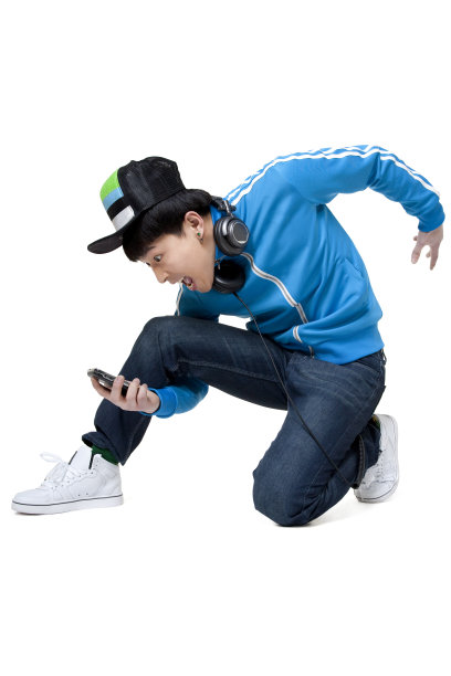 时尚Hip-hop青年男子和手机图片下载
