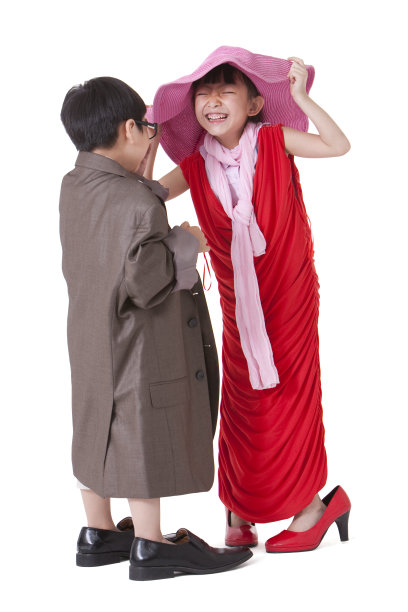 男孩女孩扮演大人图片下载