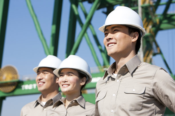 工作人员在码头图片下载