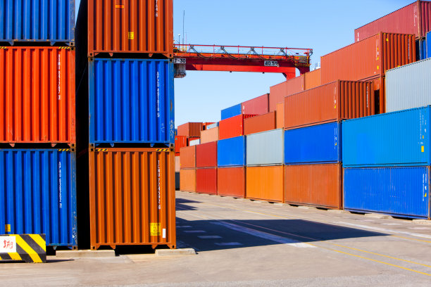 码头上的集装箱图片下载