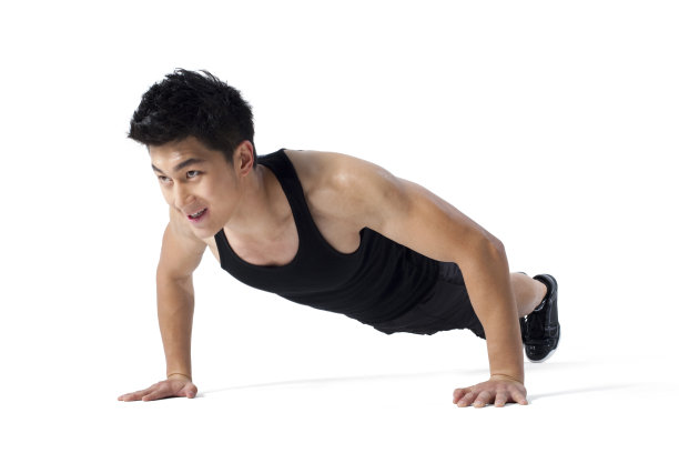 青年男子做俯卧撑图片下载