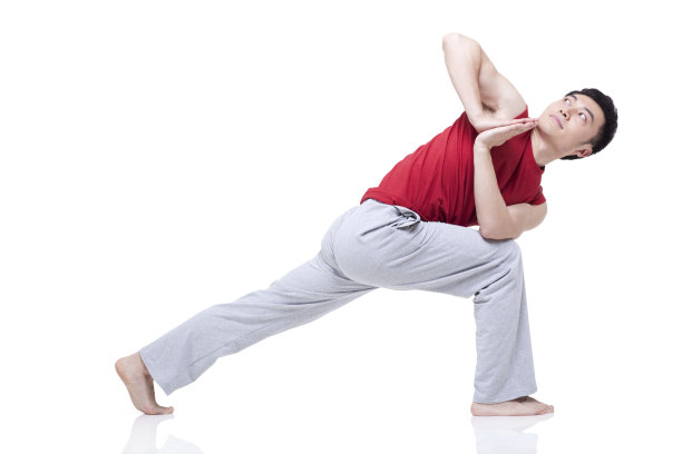 年轻男子做瑜伽图片下载