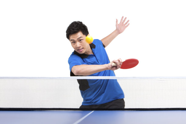 乒乓球运动员击球图片下载