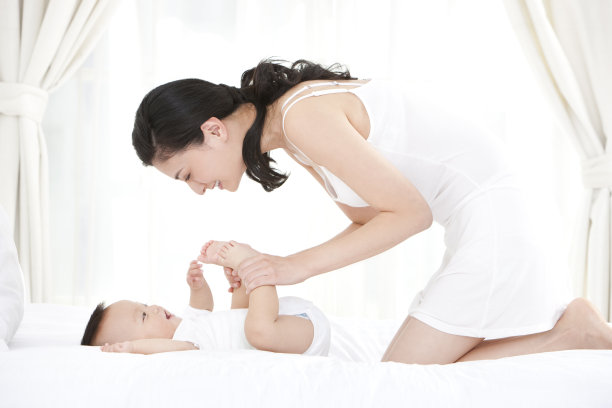 甜蜜的亲子时光图片下载