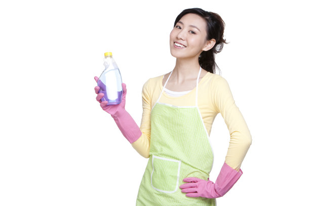 居家青年女性和洗涤剂图片下载
