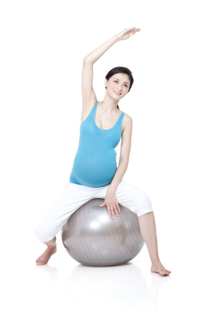 孕妇和健身球图片下载