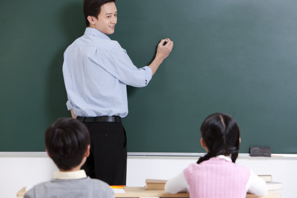 小学生上课图片下载