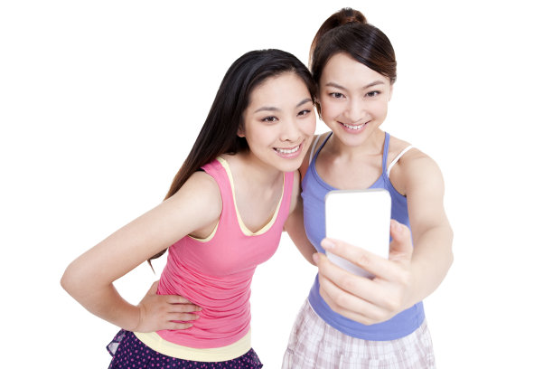 快乐闺密用智能手机自拍图片下载