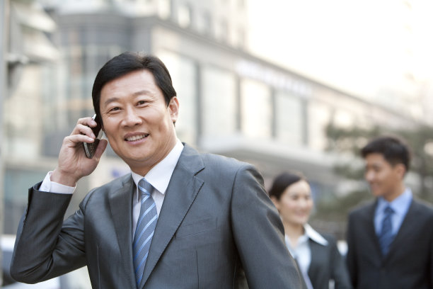 商务男士打电话图片下载