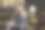 年轻男子在商务会所喝酒图片下载