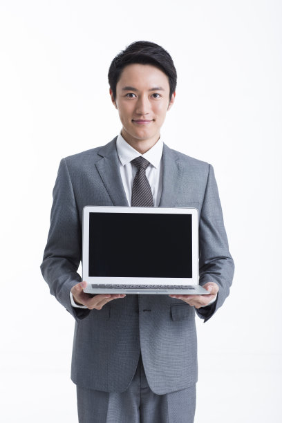 商务男士展示笔记本电脑图片下载