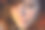 年轻的朋克摇滚女孩看着镜头，特写镜头图片下载