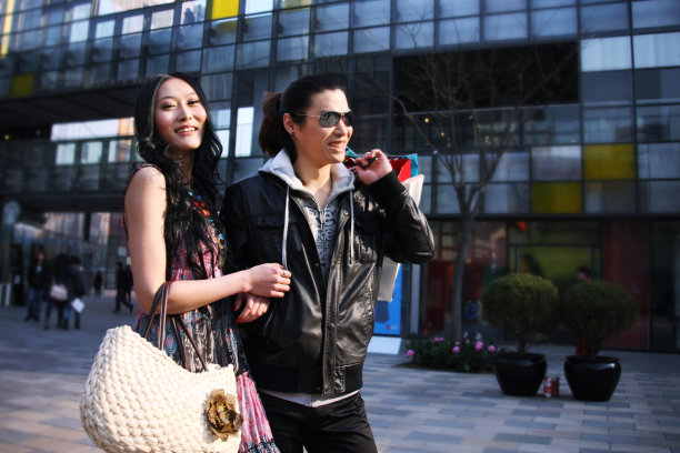 东方情侣购物图片下载