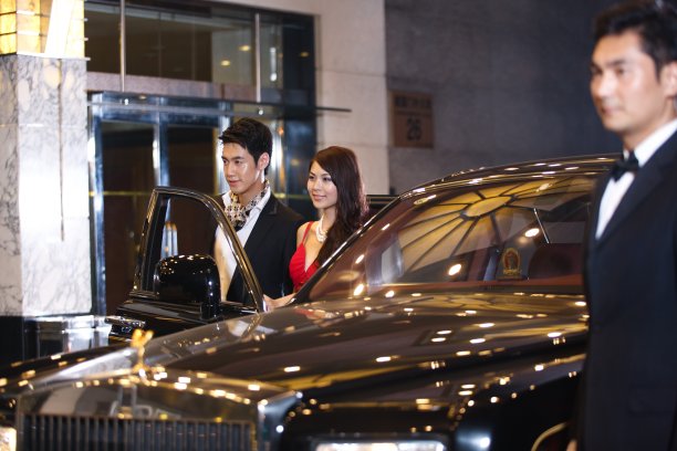 东方人奢华汽车生活图片下载