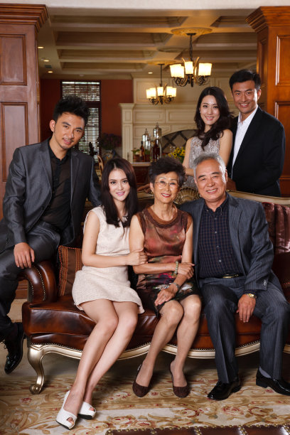 东方人家庭聚会合影图片下载