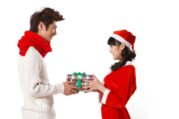 青年情侣过圣诞节图片下载