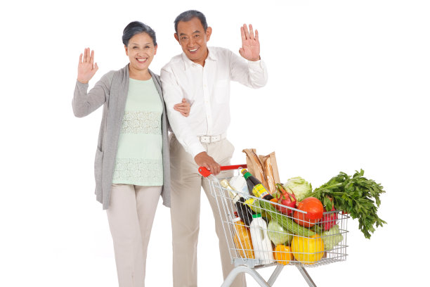 老年夫妇推着购物车图片下载