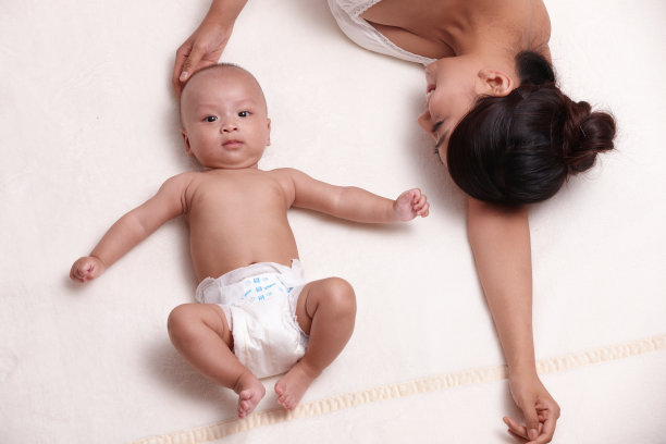 母亲和婴儿图片下载