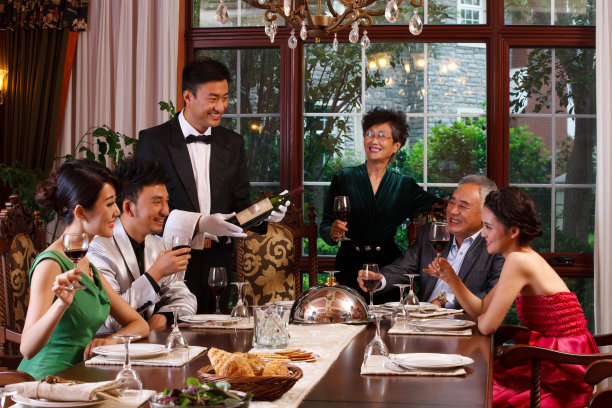 东方人聚会吃饭图片下载