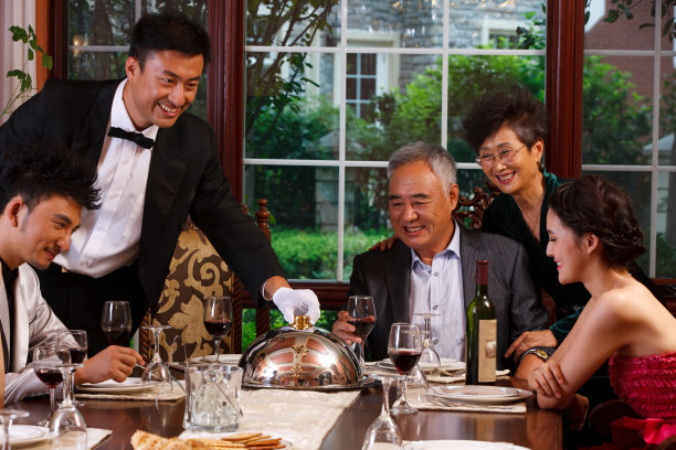 东方人聚会吃饭图片下载