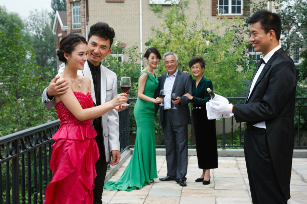 东方人家庭聚会图片下载