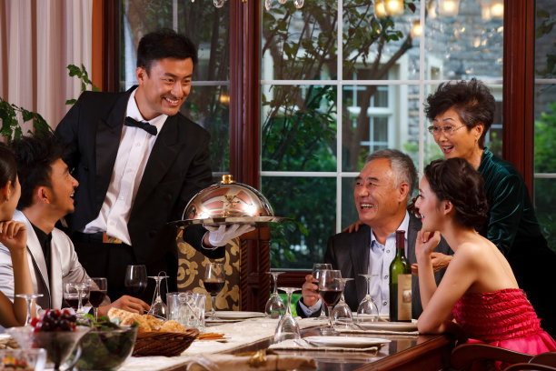 东方人聚会吃饭图片下载