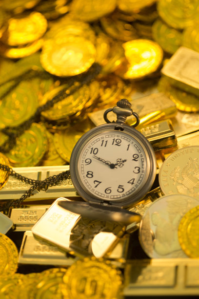 怀表和金币图片下载