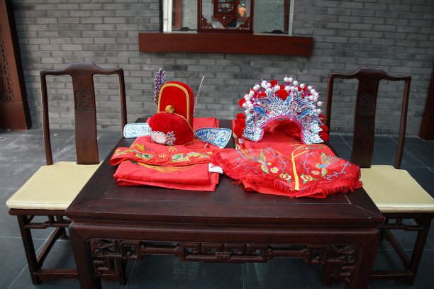 中国传统结婚礼服图片下载