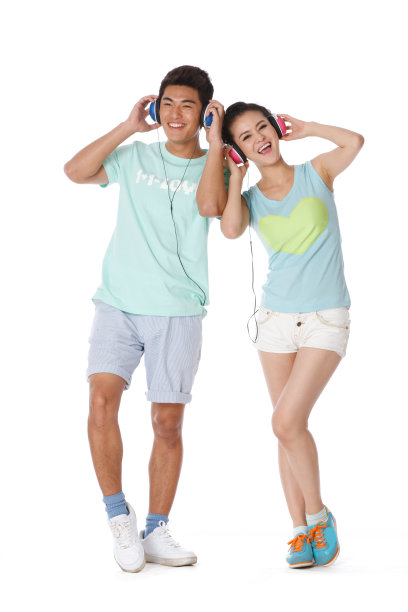 时尚活力的年轻人听电话图片下载