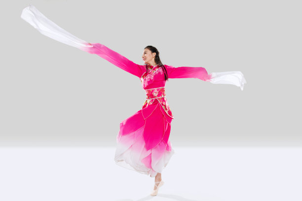 穿着传统服装的女人图片下载