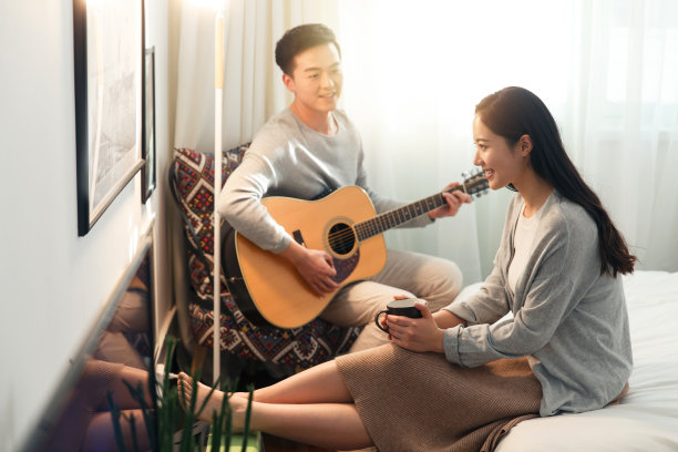 快乐情侣图片下载