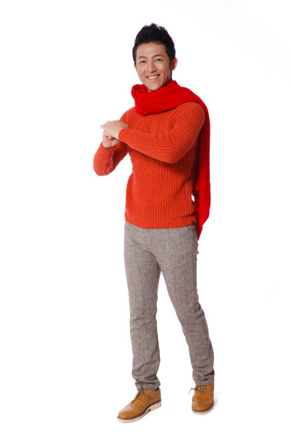 青年男人恭贺新年图片下载