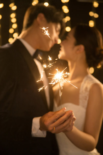 浪漫的新郎和新娘图片下载