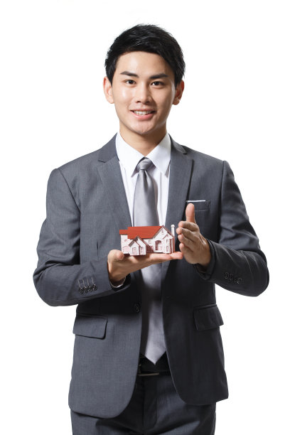 商务男人拿着房屋模型图片下载