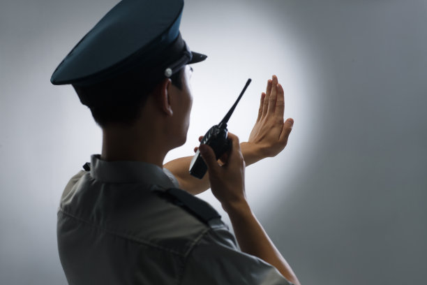 青年男保安图片下载