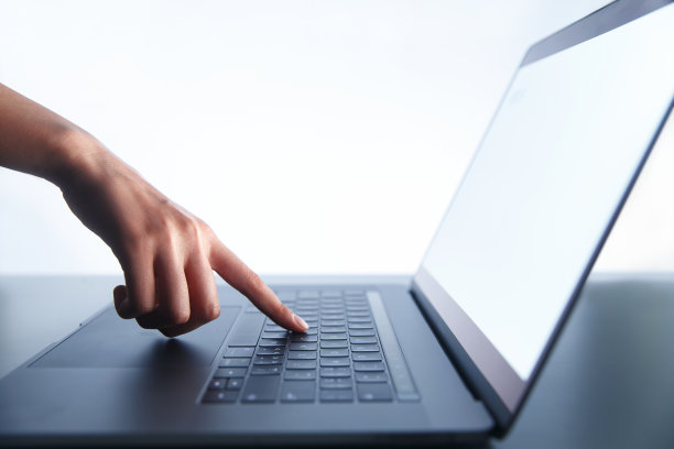 使用笔记本电脑图片下载