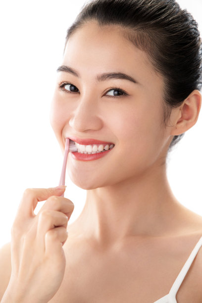 青年女人刷牙图片下载
